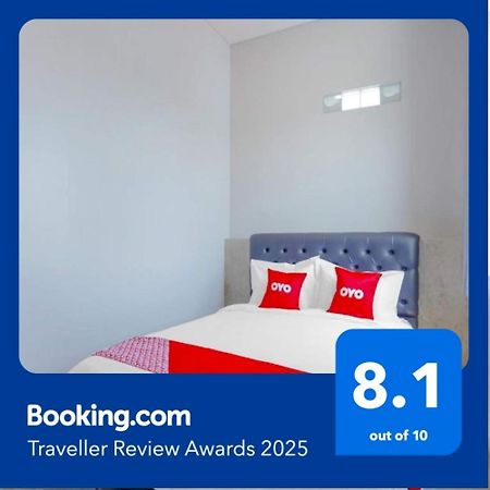 Super Oyo Capital O 90336 Olive Guest House Surabaya Esterno foto