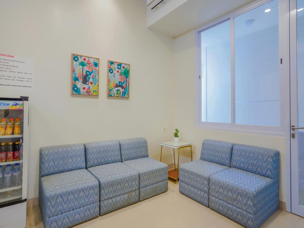 Super Oyo Capital O 90336 Olive Guest House Surabaya Esterno foto