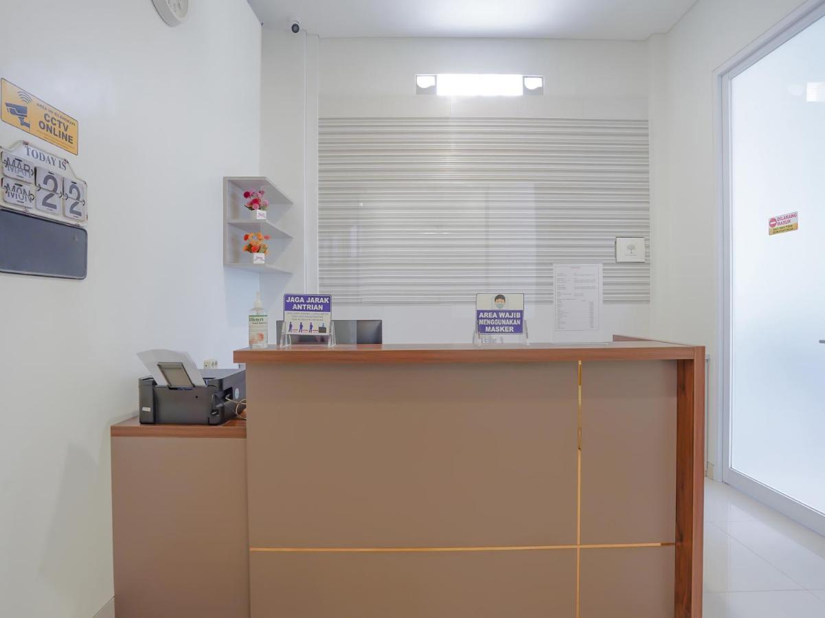 Super Oyo Capital O 90336 Olive Guest House Surabaya Esterno foto