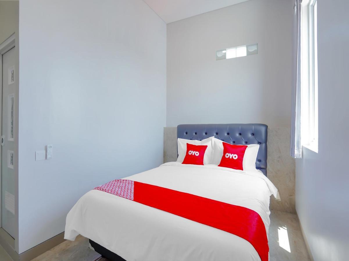 Super Oyo Capital O 90336 Olive Guest House Surabaya Esterno foto