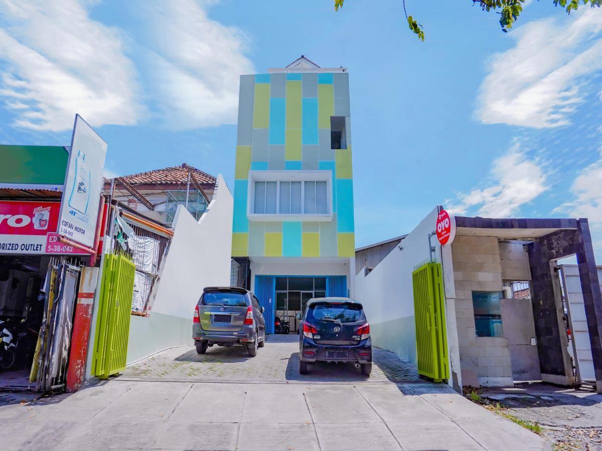 Super Oyo Capital O 90336 Olive Guest House Surabaya Esterno foto