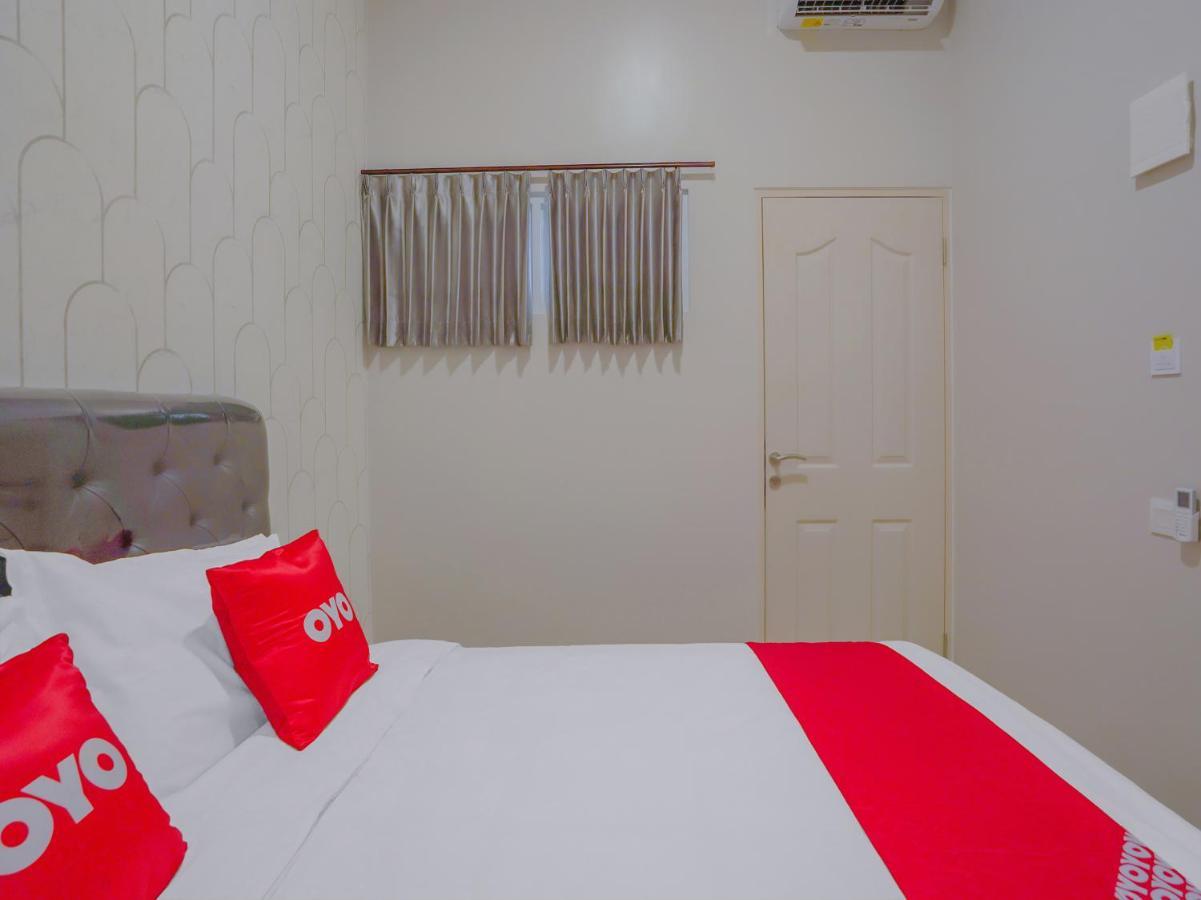 Super Oyo Capital O 90336 Olive Guest House Surabaya Esterno foto