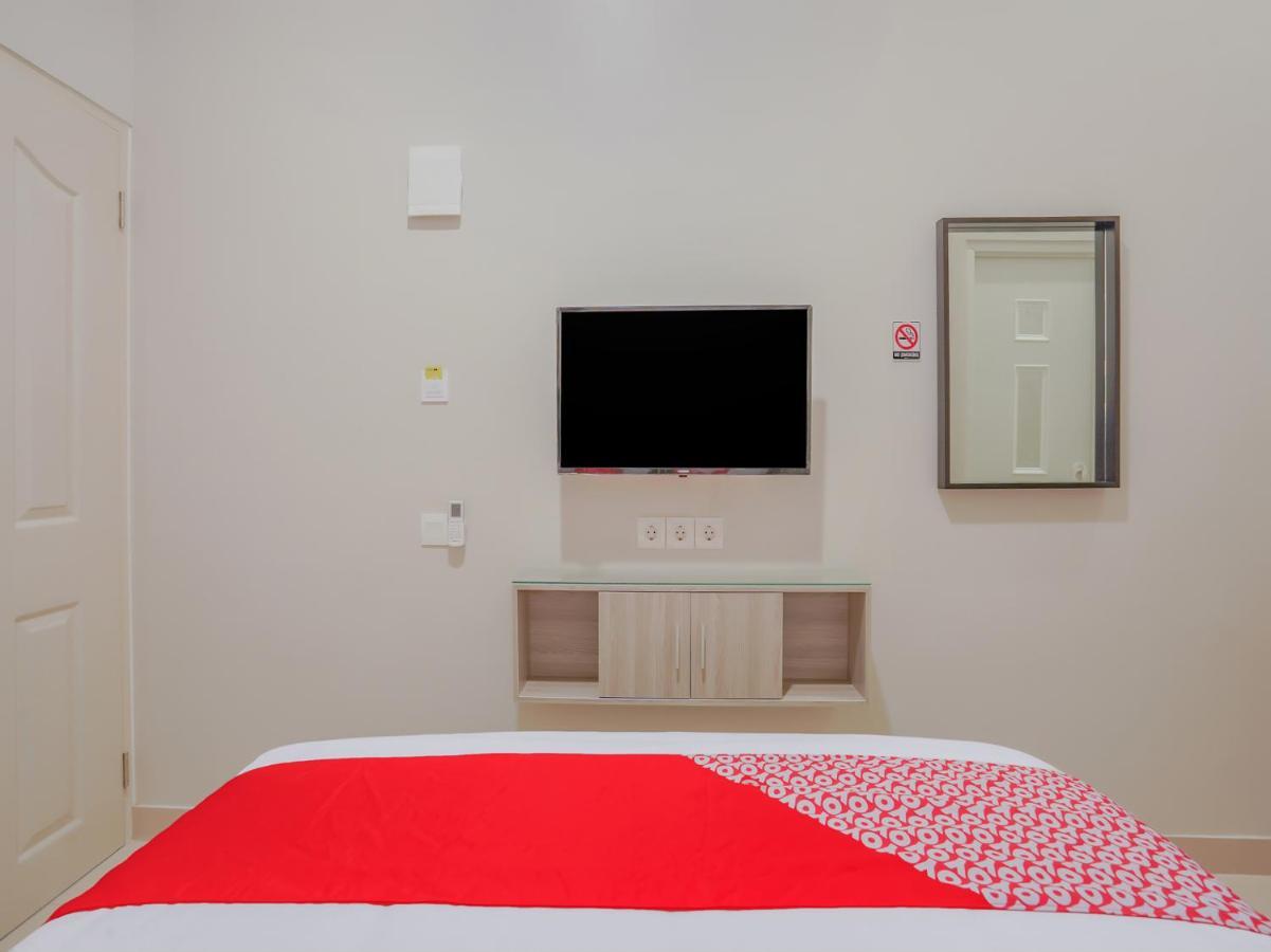 Super Oyo Capital O 90336 Olive Guest House Surabaya Esterno foto