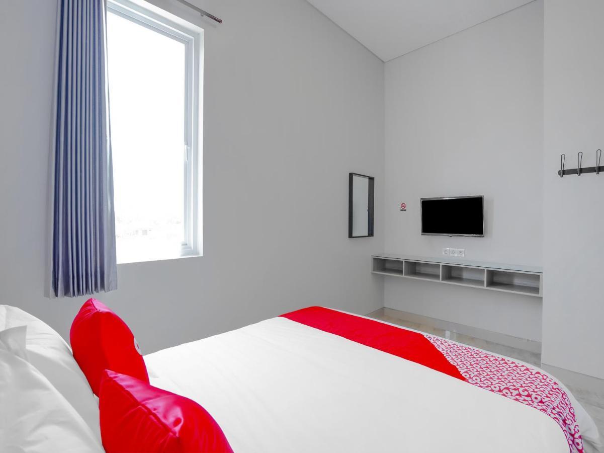 Super Oyo Capital O 90336 Olive Guest House Surabaya Esterno foto